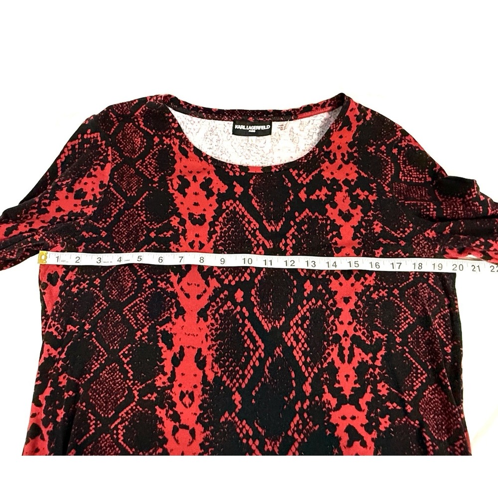 Karl Lagerfeld Paris Snake Print Top L Red Black Stretch Knit Chic - Picture 3 of 9